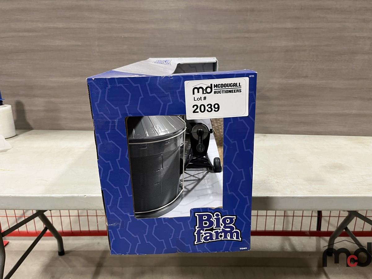 Big Farm 1/16 Grain Bin w/ Auger Set